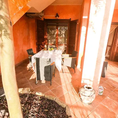 Residenza Janas فيلاّسيمِيوس